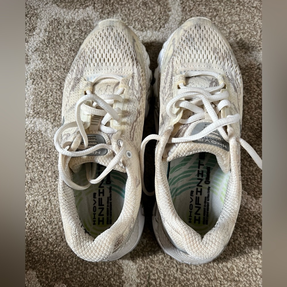 Underarmour sneakers
